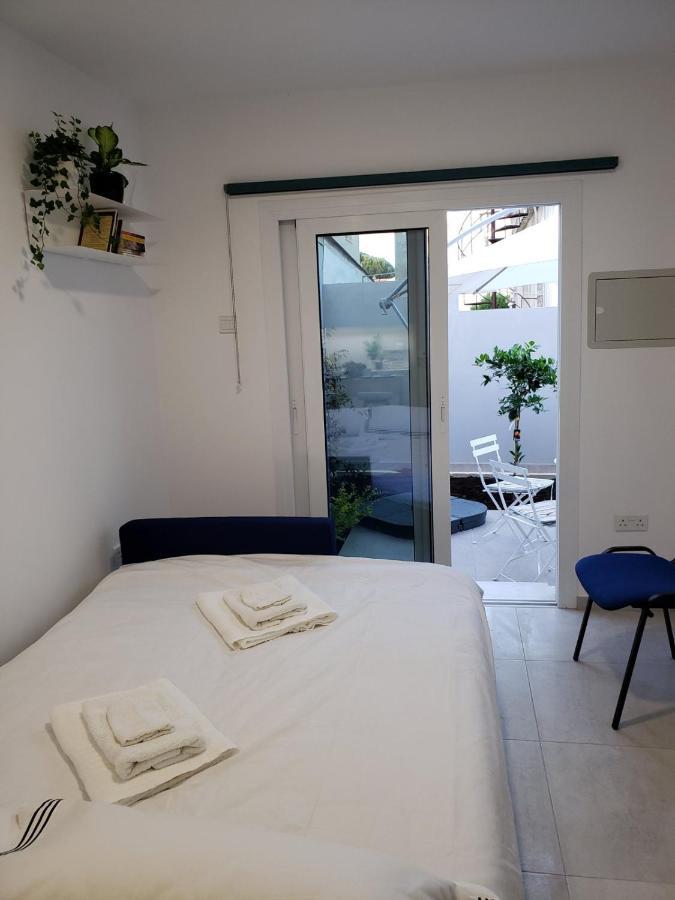 Modern & Cozy Studio W/ Backyard Near City Center Limassol Exterior photo